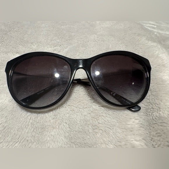 Tory Burch Black Cat-Eye Sunglasses
